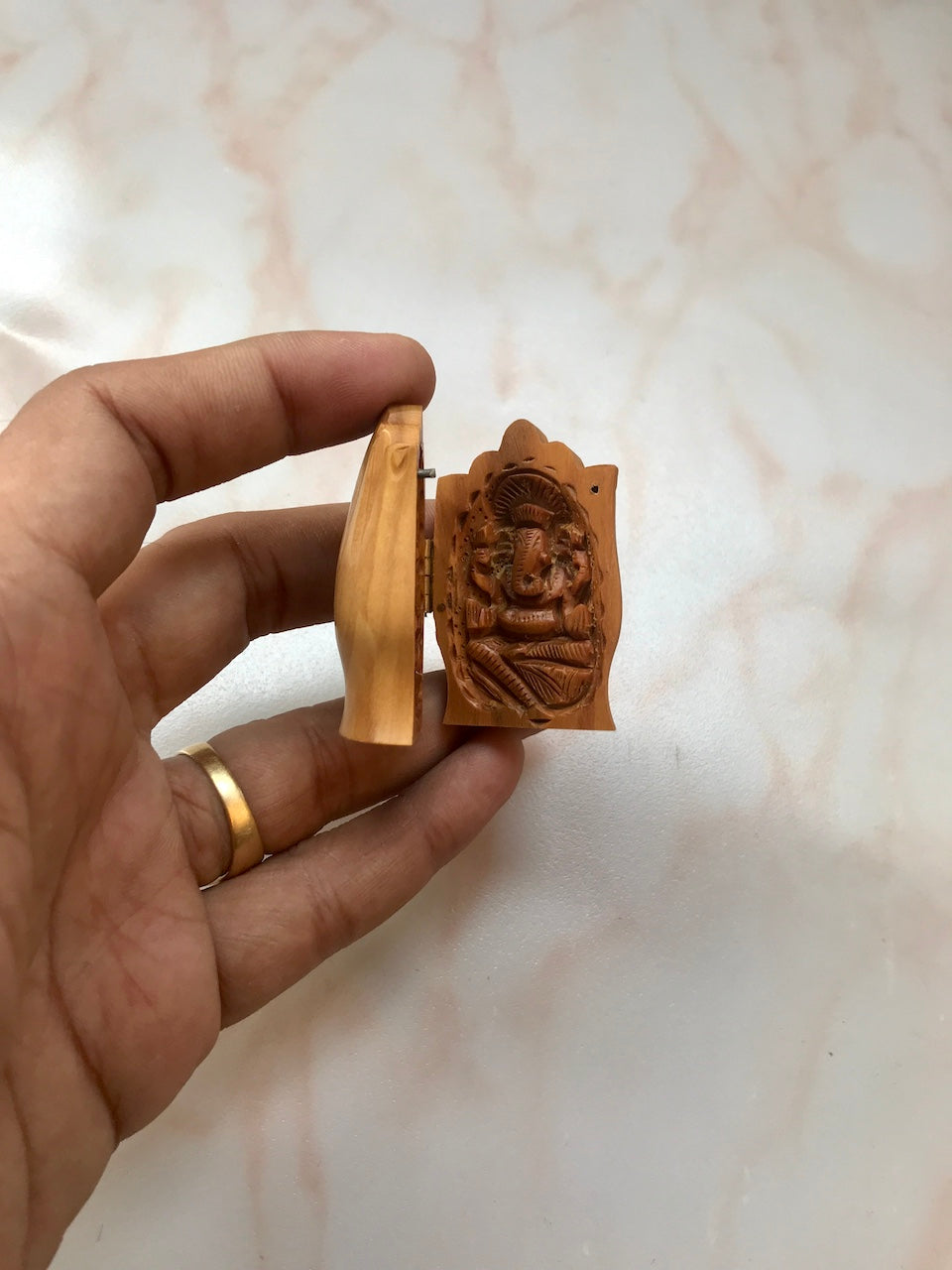 Pure Sandalwood Opening Namaste Or Palm Ganesha Laxmi - Arts99 - Online Art Gallery